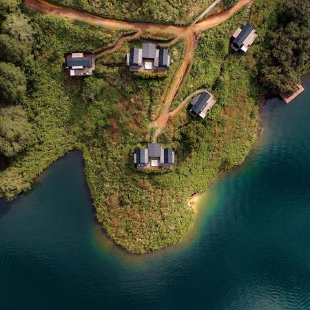 The Boato Hotel Guatapé Buitenkant foto Aerial view of the lake