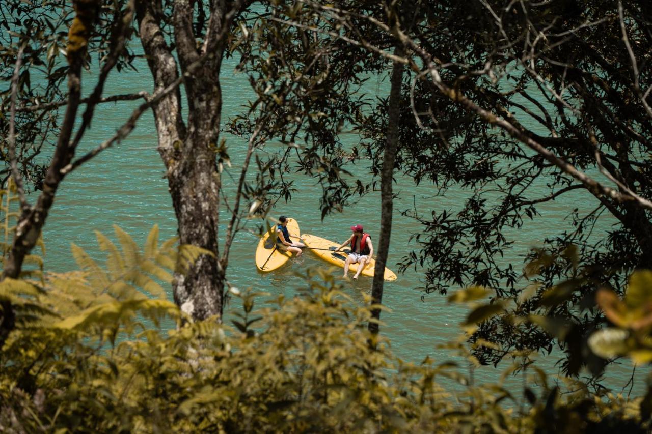 The Boato Hotel Guatapé Buitenkant foto Kayaking at Lake Waikare