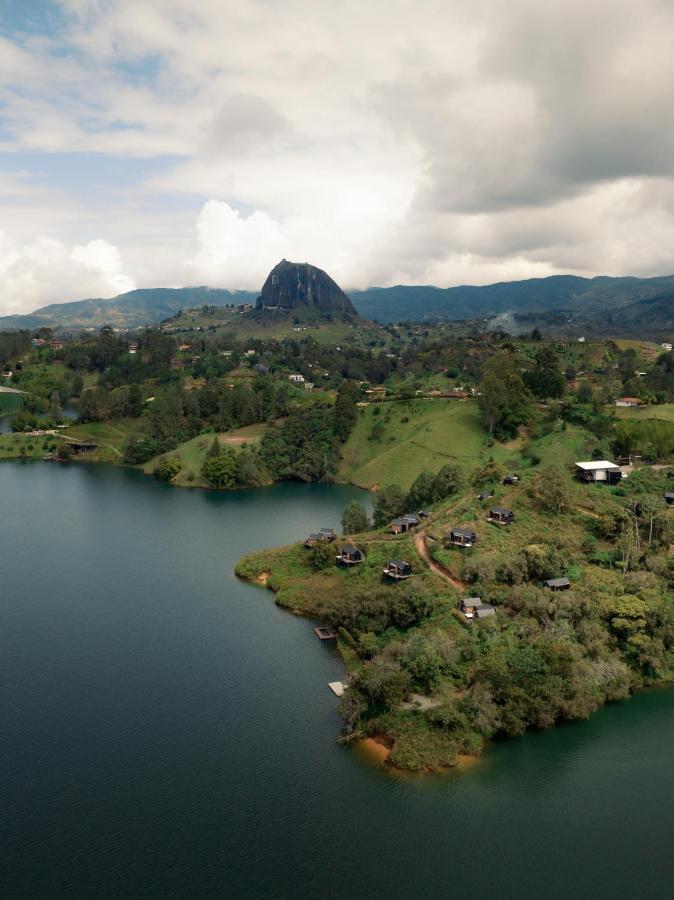 The Boato Hotel Guatapé Buitenkant foto View of the town of Guatapé and the rock of Guatapé