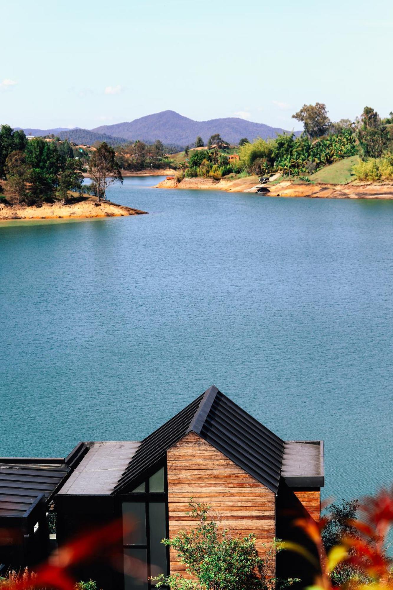 The Boato Hotel Guatapé Buitenkant foto The reservoir