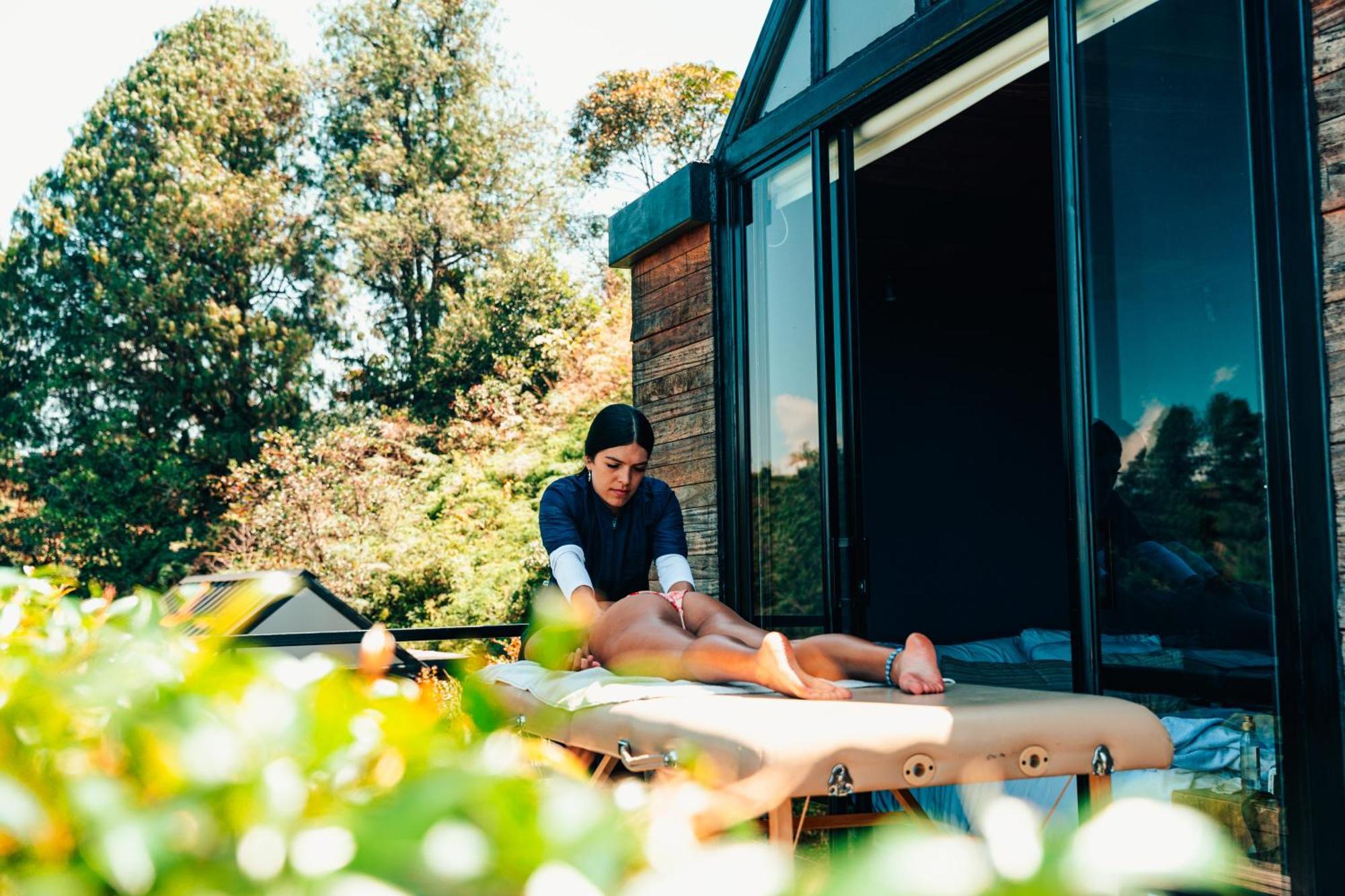 The Boato Hotel Guatapé Buitenkant foto A massage therapist treating a client