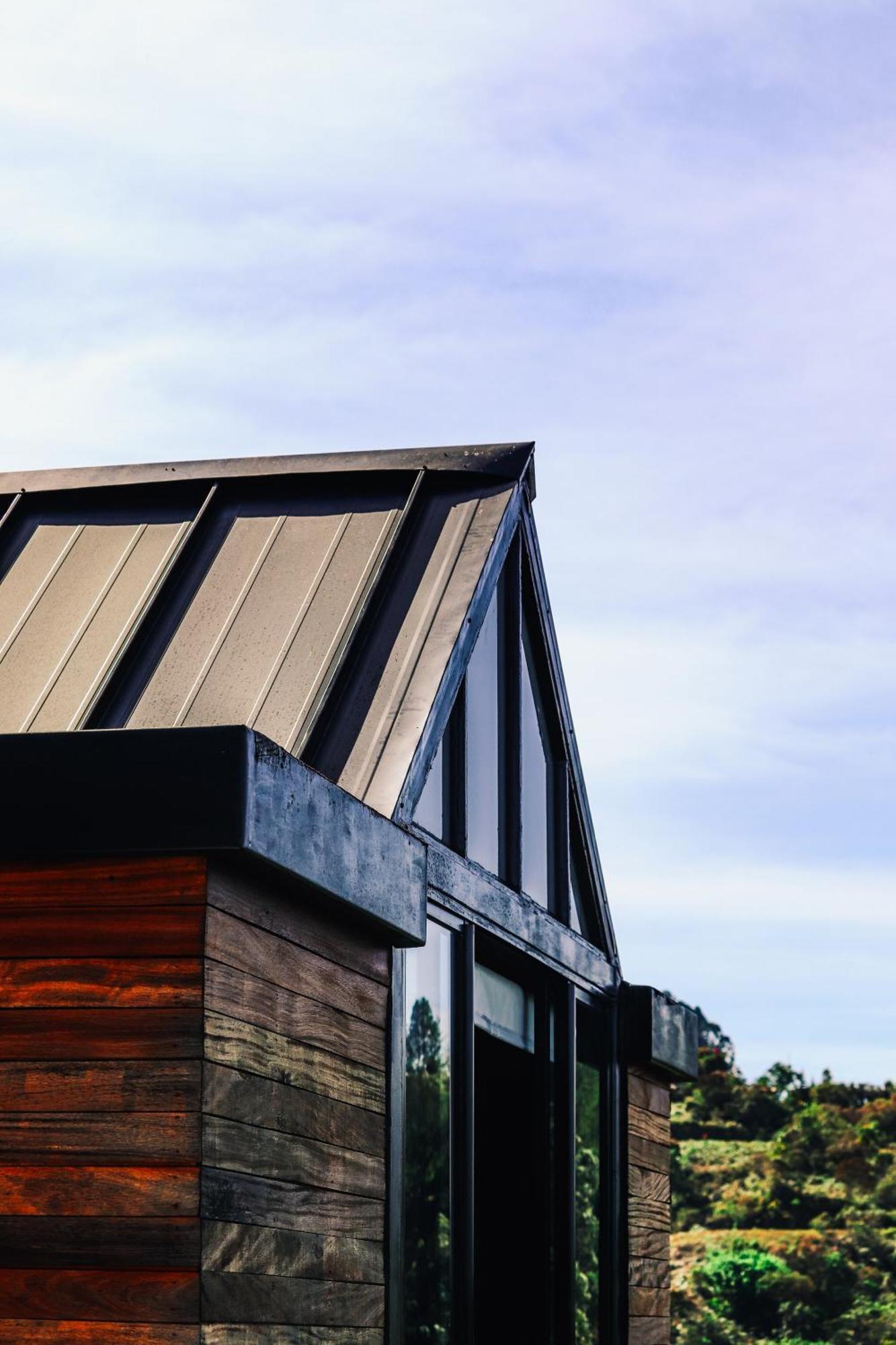 The Boato Hotel Guatapé Buitenkant foto Standing seam metal roofing