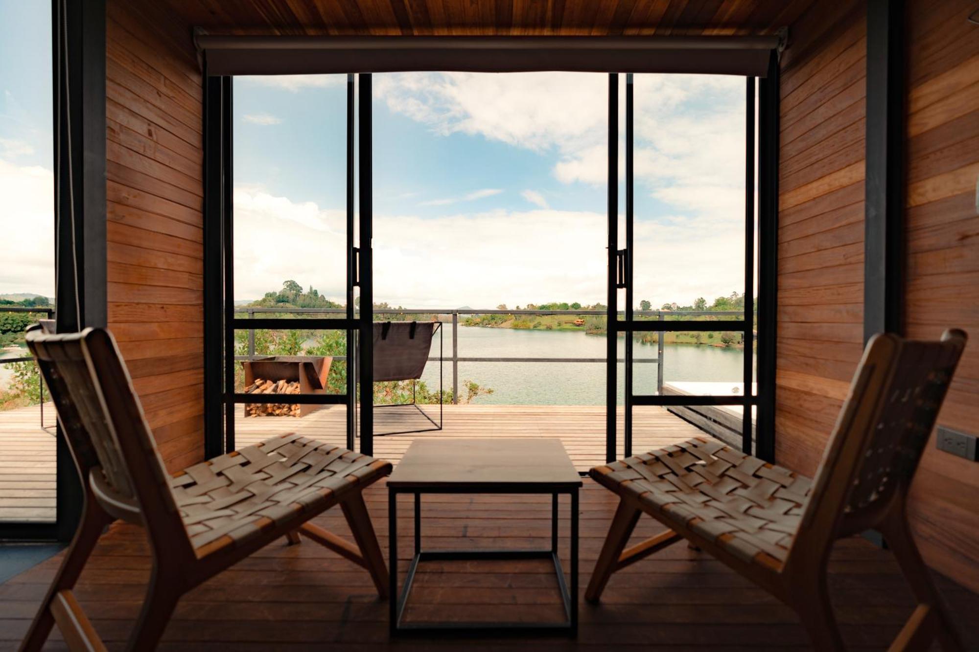 The Boato Hotel Guatapé Buitenkant foto View from the interior of a floating cabin